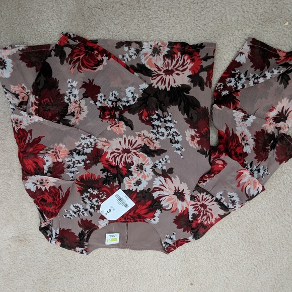 NWT -  Crazy 8toddler Girls bell sleeve shirt - Picture 3 of 5